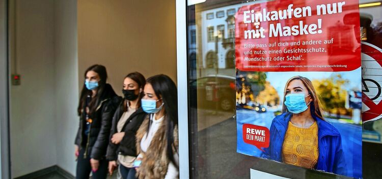 Auch in der Esslinger Innenstadt ist Maske tragen angesagt. Die Sieben-Tage-Inzidenz für Corona-Neuinfektionen gehört zu den höc