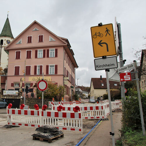 Notzingen, Status Quo bei den aktuellen Straßensanierungen: Hier zu sehen ist die Kreuzung Kirchheimer (rechts)/Wellinger Straße