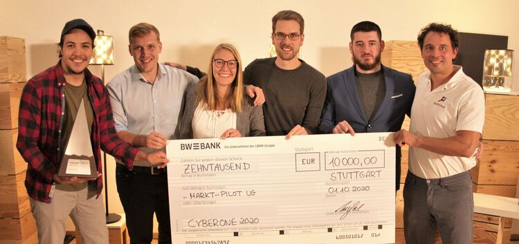 Markt-Pilot-Mitglieder bei der Preisverleihung von „CyberOne“ von links: Amin Oumhamdi, Tobias Rieker, Sarah Krüger, Jonatan Str
