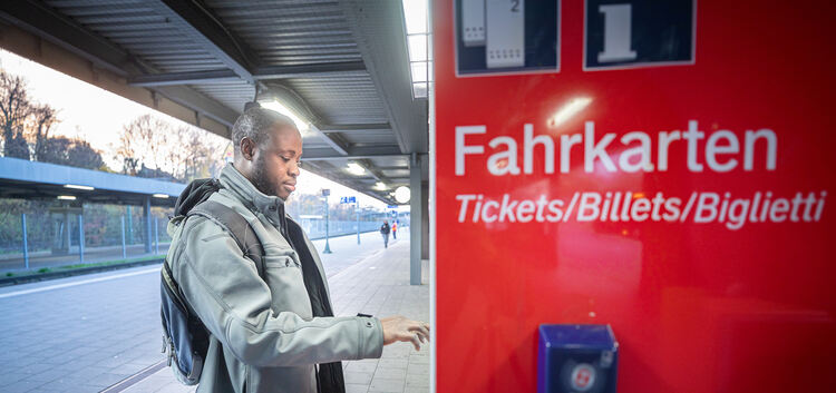 Fahrgäste im VVS müssen ab 1. April mehr bezahlen. Teile der Politik halten das für das falsche Signal. Foto: Carsten Riedl