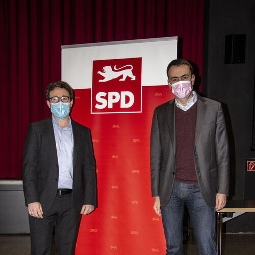 Nils Schmid (rechts im Bild, mit dem Kreisvorsitzenden Michael Beck) geht für die SPD ins Rennen um das Direktmandat bei der Bun