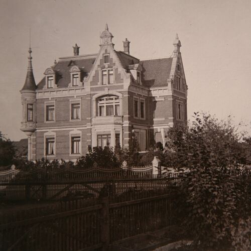 Die Villa Weise in Kirchheim, wie sie in der Zeit ausgesehen haben muss, als Karl May sich hier aufhielt: 1897 oder 1898. Der Sc