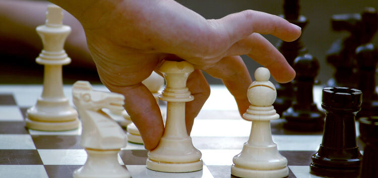 Beherzt zugreifen - das können Schachspieler aktuell nur online. Archivfoto: pr