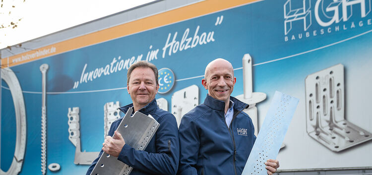 Auch Geschäftsführer Dirk Weiss und Prokurist Dietmar Rolle von der Firma GH Baubeschläge halten Spenden für nachhaltiger als we