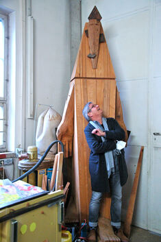 Wolfgang Thiel in seinem Atelier.  Foto: Petra Bail