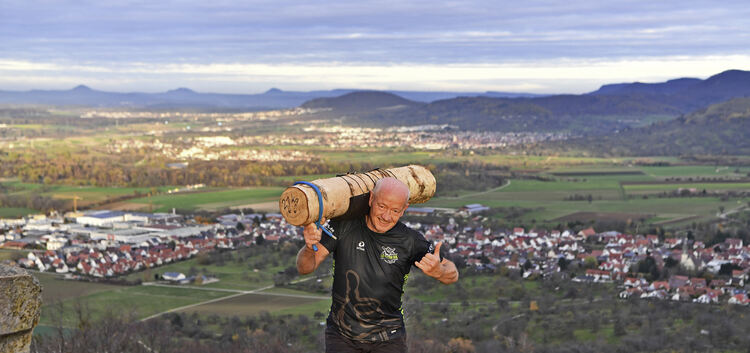 Keine Last zu groß, kein Berg zu steil: Anton Klein hat eine ungewöhnliche Methode entdeckt, sich im Alter fit zu halten. Jetzt