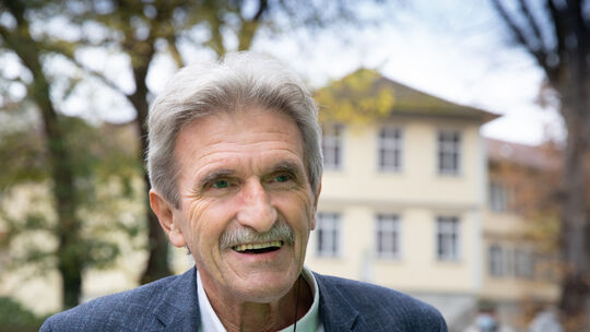 Der Kirchheimer Fritz Scheel erzählt in Kirchheim über seine Arbeit in der Wüste. Foto: Jean-Luc Jacques