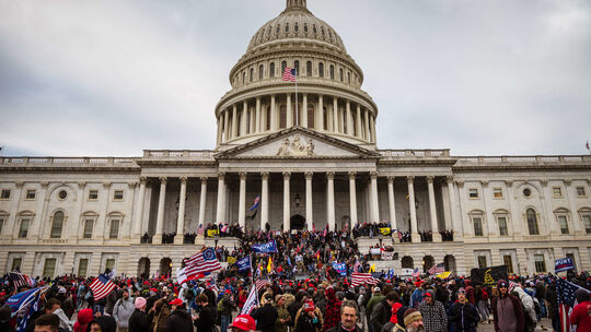 Bilder, die sich morgen so nicht wiederholen sollen: der Sturm von Trump-Anhängern aufs Kapitol in Washington.Foto: Getty Images Bilder, die sich morgen so nicht wiederholen sollen: der Sturm von Trump-Anhängern aufs Kapitol in Washington.Foto: Getty Images