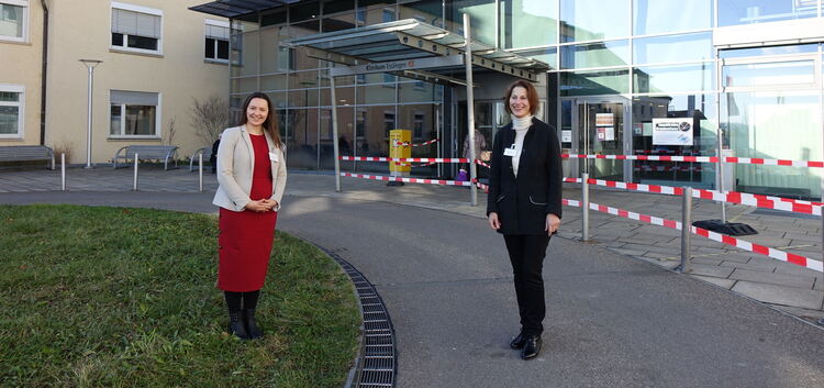 Pflegedirektorin Doris Rohrhirsch und ihre Stellvertreterin Katharina Grjasin freuen sich über das neue Angebot.Foto: pr