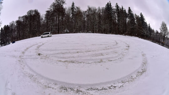 Der Reussensteinparkplatz wird oft zum Driften missbraucht. Foto: Markus Brändli