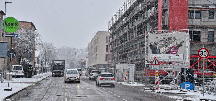 Auf Höhe der Wollspinnerei muss der Verkehr ab Montag, 1. Februar, halbseitig über eine Baustellenampel geregelt werden. Foto: M