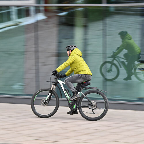 Mit dem Rad ins Rathaus: Mitarbeiter der Stadt Weilheim sollen sich künftig ein Dienst-Fahrrad leasen können.Foto: Markus Brändl