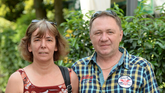 Straßenumfrage zur Fußball-WMKlaus Tauber und Irene Tauber-Glück