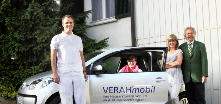 Dr. Simon Driesel, Stephanie Strobel und Birgit Kapp sowie Otto Bauer von der AOK Neckar-Fils freuen sich über mehr Mobilität zu