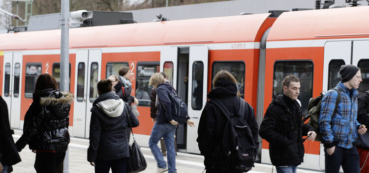 Eine bessere S-Bahn-Anbindung wünschen sich viele Jugendliche. Die Grünen wollen, dass die S¿1 alle 15 Minuten kommt.