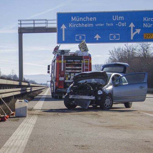 Am Sonntag kam es gegen 10:30 zu einem Verkehrsunfall auf der Autobahn 8 in Fahrtrichtung München kurz vor der Anschlussstelle K