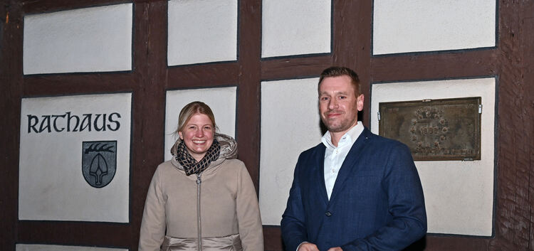 Susanne Irion war aus Trossingen gekommen, um ihrem Amtsnachfolger zu gratulieren: dem Kirchheimer Florian Schepp. Foto: Markus