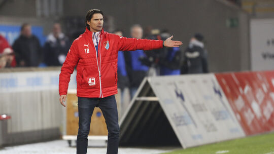 Thomas Brdaric, hier als Trainer des TSV Steinbach, gibt mittlerweile in Albanien Kommandos von der Seitenlinie. Foto: Eibner Thomas Brdaric, hier als Trainer des TSV Steinbach, gibt mittlerweile in Albanien Kommandos von der Seitenlinie. Foto: Eibner