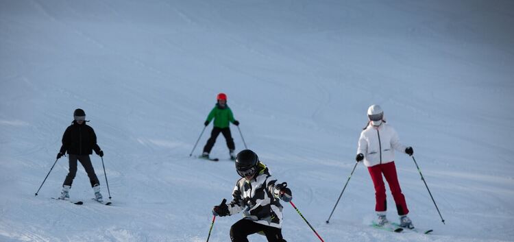 Skibetrieb Donnstetten - Skifahrer - Skilift - Schnee - Winter