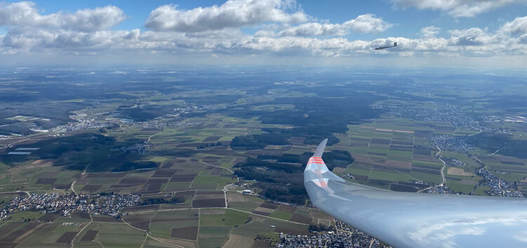 Im Teamflug geht es über die Schwäbische Alb gen Osten. Foto: David Renton
