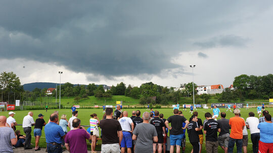 Teckboten Pokal 2014 Unwetter, Sturm, Hagel, Starjregen aufziehende Gewitterfront beim Spiel Nabern - Holzmaden