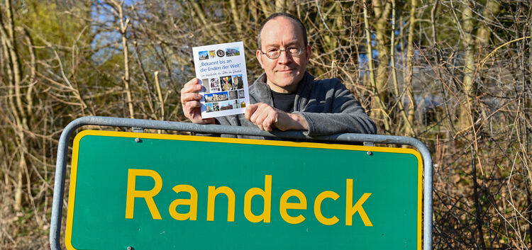 „Randeck“ lebt zumindest als Name fort. Bernhard Niemela präsentiert am Weilerschild sein Buch über die Ritter von Randeck, das