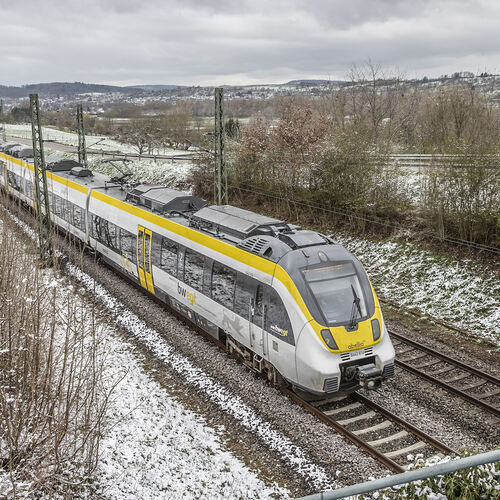Ein Zug zwischen Neckartailfingen und Nürtingen: Bei einer Signalstörung kann hier nur mit 40 Stundenkilometern gefahren werden.