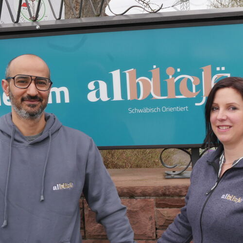 Ibrahim und Michaela Abdelateef sind die neuen Pächter des Albblicks. Foto: Kerstin Dannath