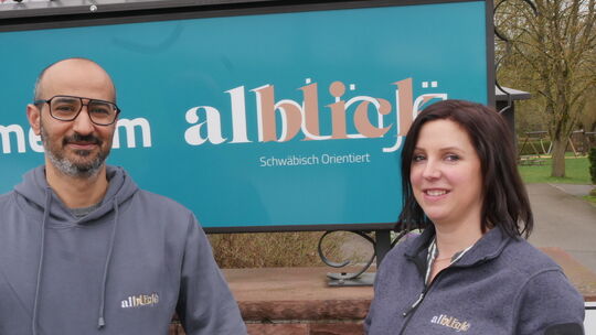 Ibrahim und Michaela Abdelateef sind die neuen Pächter des Albblicks. Foto: Kerstin Dannath Ibrahim und Michaela Abdelateef sind die neuen Pächter des Albblicks. Foto: Kerstin Dannath