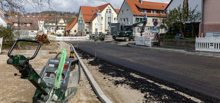 An der Ortsdurchfahrt in Notzingen starten dei Asphaltarbeiten. Foto: Carsten Riedl