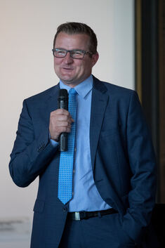 Stefan Wörner. Der Kirchheimer Bürgermeister ist überwältigt vom Ergebnis des ersten Wahlgangs. Foto: Carsten Riedl