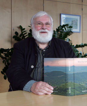 Vor zehn Jahren hat Rudolf Paul seiner Heimatstadt eine Ausgabe der „Schwaben-Bibel“ übergeben.
