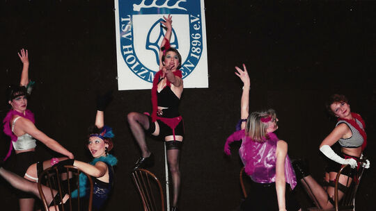 Die TSV-Tanzgruppe mit Catherine Dring (Mitte). Foto: pr