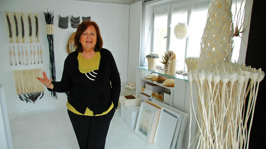 Die Kirchheimer Künstlerin Hannelore Weitbrecht in ihrem „Labor“, dem Atelier. Die Resonanz des Publikums fehlt so langsam.Fotos Die Kirchheimer Künstlerin Hannelore Weitbrecht in ihrem „Labor“, dem Atelier. Die Resonanz des Publikums fehlt so langsam.Fotos