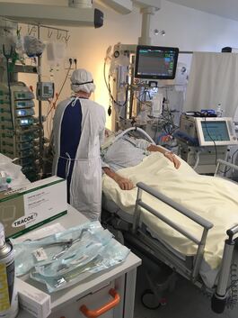 Alltag auf der Intensivstation in Kirchheim: Pfleger wachen über beatmete Covid-Patienten.Foto: pr