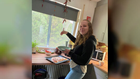 Kochen gehört mit zu den Aufgaben von Kim Sieme. Kochen gehört mit zu den Aufgaben von Kim Sieme.