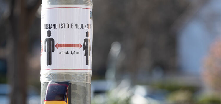 Abstand ist die neue Nähe: Mit diesen Schildern hat die Gemeindeverwaltung Lenningen ihre Bürger auf einen Teil der AHA-Regeln h