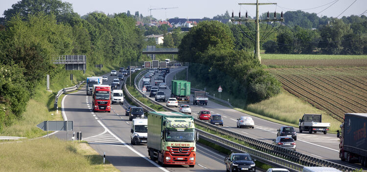 Die B¿27 ist eine wichtige Verkehrsachse, in Stoßzeiten aber immer überlastet.Foto: Horst Rudel