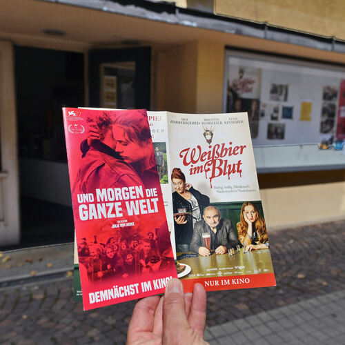 Mit diesen zwei Filmen startet das Kirchheimer Central-Kino nach langer Pandemie-Pause in die neue Saison. Fotos: Markus Brändli