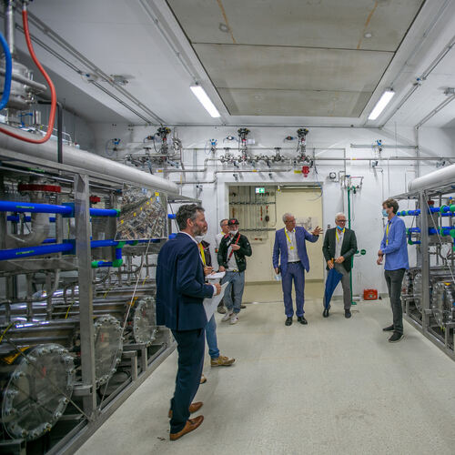Die Energiezentrale mit dem Elektrolyseur zur Wasserstoff-Produktion ist das Herzstück des Klimaquartiers.Foto: Roberto Bulgrin