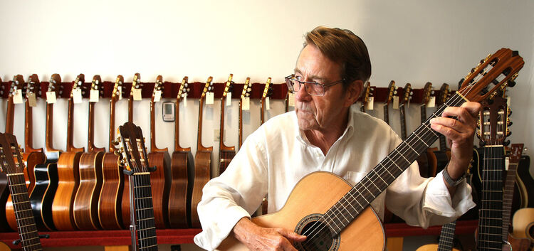 Karsten Leimstoll hat die Gitarren in all ihren Facetten für sich entdeckt. Foto: Jean-Luc Jacques