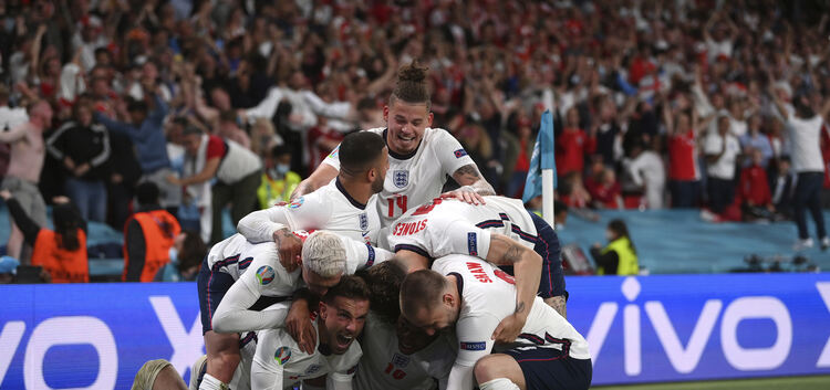 Wahnsinn Wembley: Ob die Engländer beim „Final at home“ morgen ebenso feiern können wie im Halbfinale gegen Dänemark? Foto: dpa
