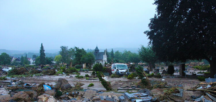 Einige Eindrücke haben sich den Rettungssanitätern bei ihrem Einsatz fest ins Gedächtnis gebrannt:  Der Friedhof in Ahrweiler is