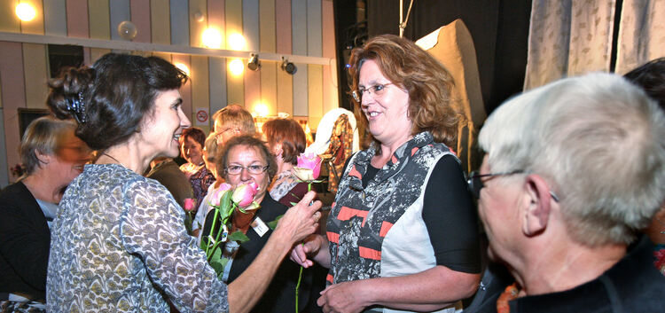 Rosen für die Ehrenamtlichen gab‘s bei der Feier zum 20. Geburtstag der AG Hospiz.Foto: Jean-Luc Jacques