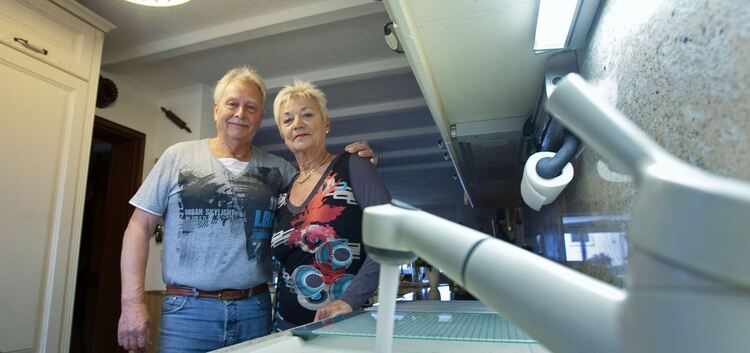 Olaf und Brigitte Vockerodt hatten zunächst geglaubt, dass ihr Trinkwasser durch eine Filteranlage besser und gesünder wird - do