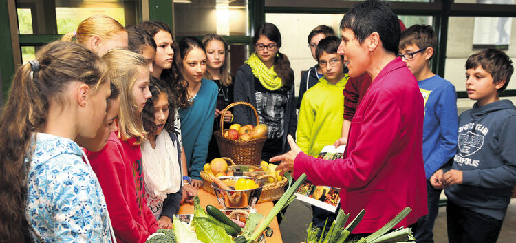 Aktion am Schlossgymnasium zum "Tag der Schulverpflegung"Wiegeaktion " Obst und Gemüse " 500g aam Tag