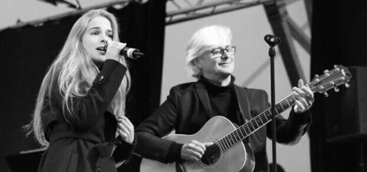 Sängerin Kim Hofmann mit Gitarrist Werner Acker.Foto: pr