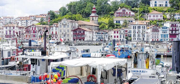 Zum Themendienst-Bericht von Andreas Drouve vom 20. April 2021: Der pittoreske Hafen von Saint-Jean-de-Luz lädt zu einer Pause e