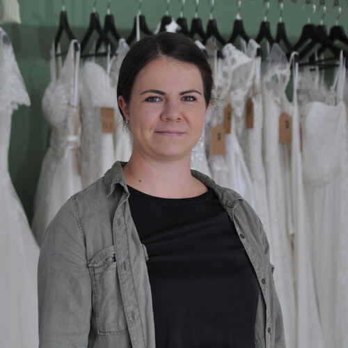 Carina Dagott hat eine stattliche Auswahl an Brautkleidern.