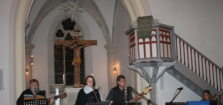 Die Gruppe „Flair“ aus Rottenburg bot ein buntes musikalisches Programm in der Nikolauskirche zugunsten der Orgelsanierung. Foto